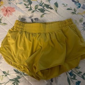 Lululemon shorts hotty hot 2.5